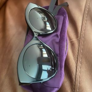 GUCCI Women’s sunglasses only worn twice.